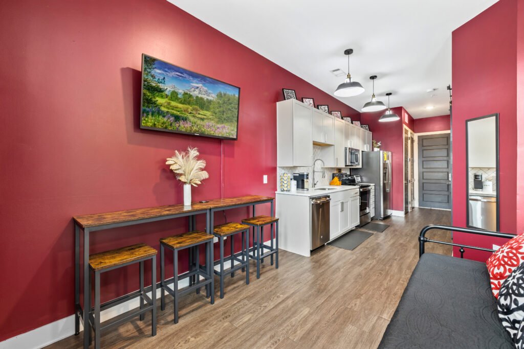 Suite dining and kitchen
