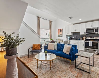 1 King Bed Loft w/Laundry I Oak Lawn + Nightlife